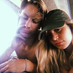 Meet your Posher, Lara